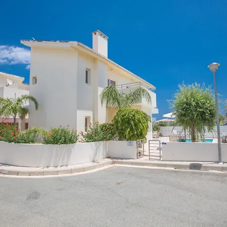 Helle Ferienvilla Mit Pool * Protaras